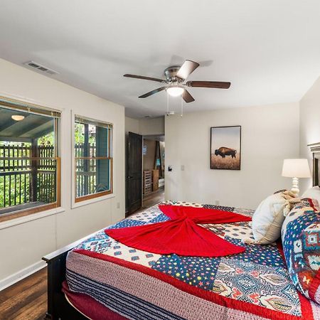 Whiskey Ridge Lodge, A Restored 1940S Gem, 2 Mins From Downtown, Breathtaking City Views, Custom Game Room, And Spacious Elegance Gatlinburg Zewnętrze zdjęcie
