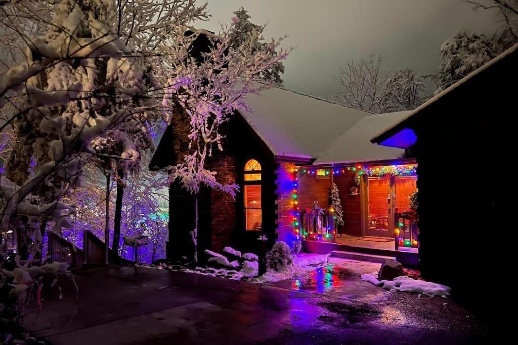 Whiskey Ridge Lodge, A Restored 1940S Gem, 2 Mins From Downtown, Breathtaking City Views, Custom Game Room, And Spacious Elegance Gatlinburg Zewnętrze zdjęcie