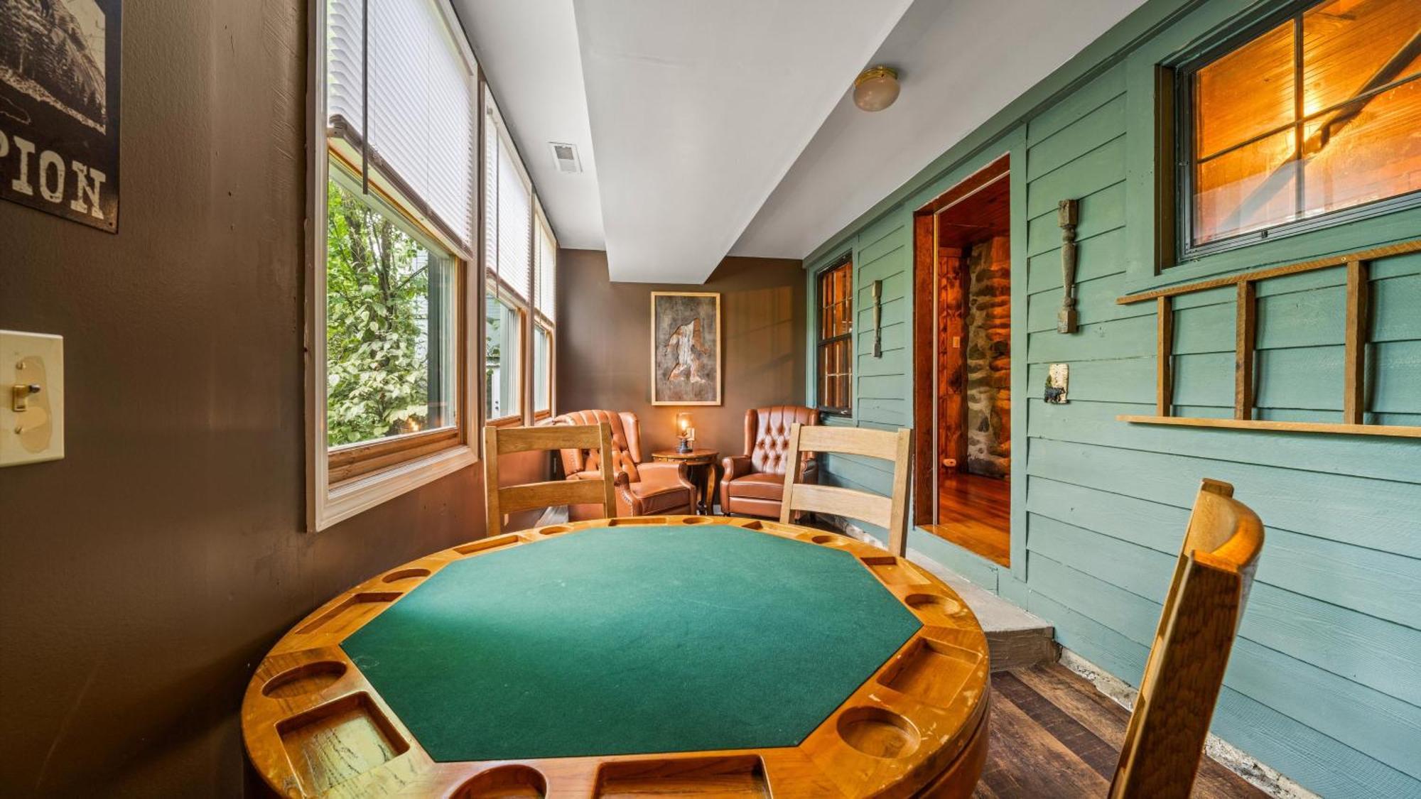 Whiskey Ridge Lodge, A Restored 1940S Gem, 2 Mins From Downtown, Breathtaking City Views, Custom Game Room, And Spacious Elegance Gatlinburg Zewnętrze zdjęcie