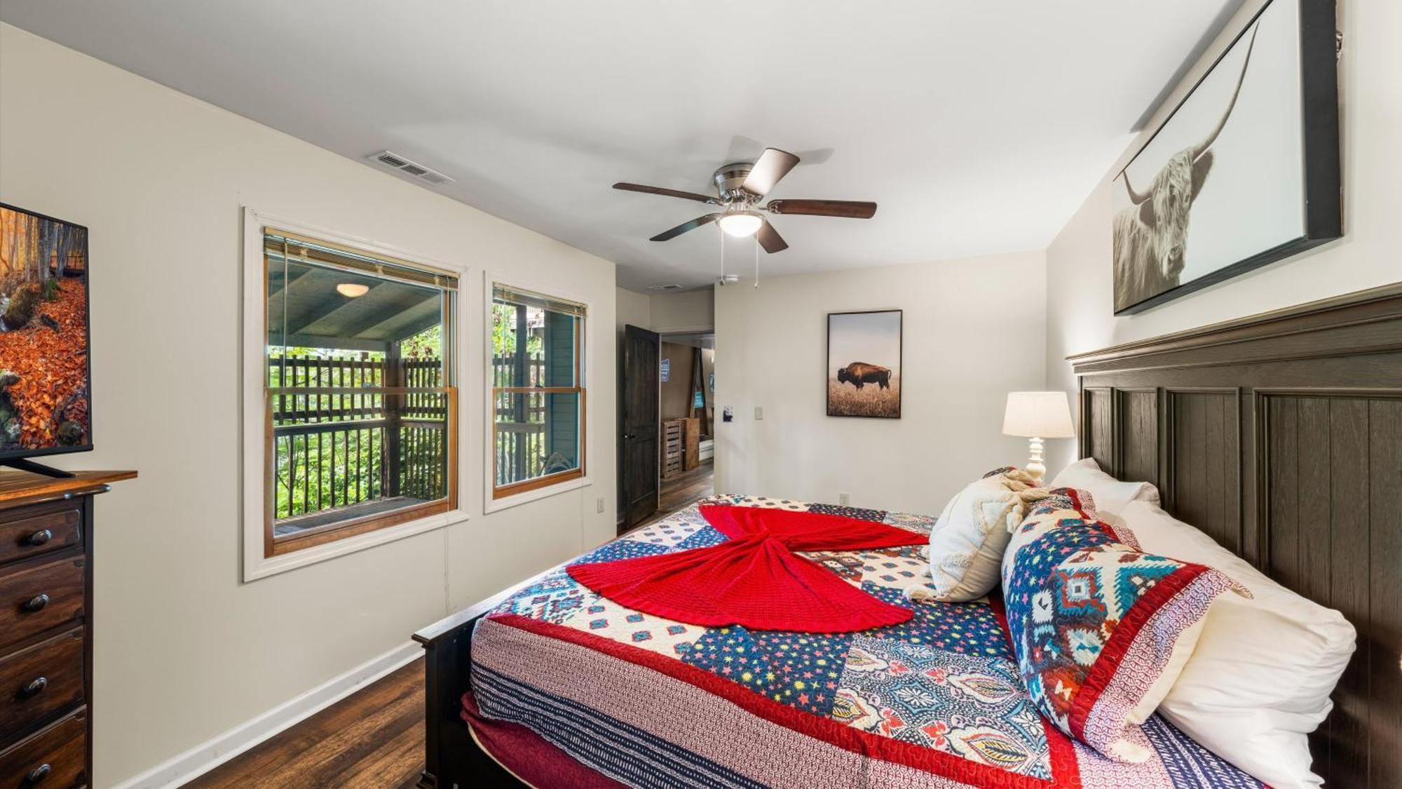 Whiskey Ridge Lodge, A Restored 1940S Gem, 2 Mins From Downtown, Breathtaking City Views, Custom Game Room, And Spacious Elegance Gatlinburg Zewnętrze zdjęcie