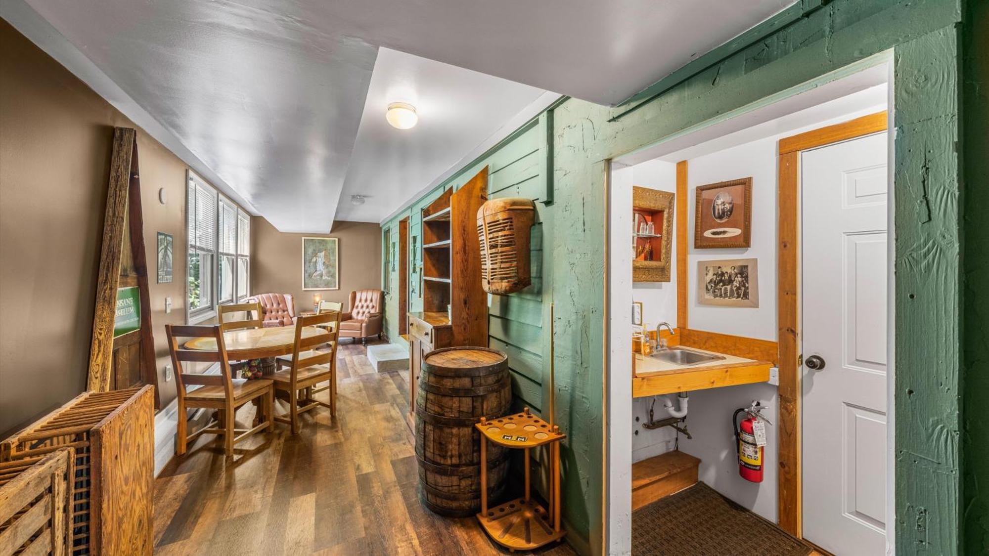 Whiskey Ridge Lodge, A Restored 1940S Gem, 2 Mins From Downtown, Breathtaking City Views, Custom Game Room, And Spacious Elegance Gatlinburg Zewnętrze zdjęcie