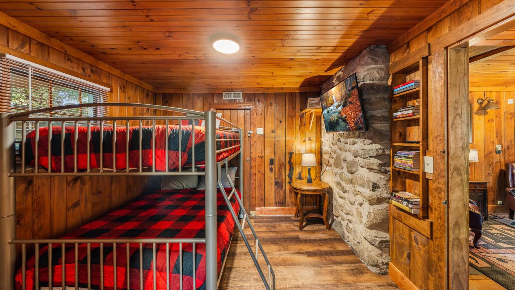 Whiskey Ridge Lodge, A Restored 1940S Gem, 2 Mins From Downtown, Breathtaking City Views, Custom Game Room, And Spacious Elegance Gatlinburg Zewnętrze zdjęcie