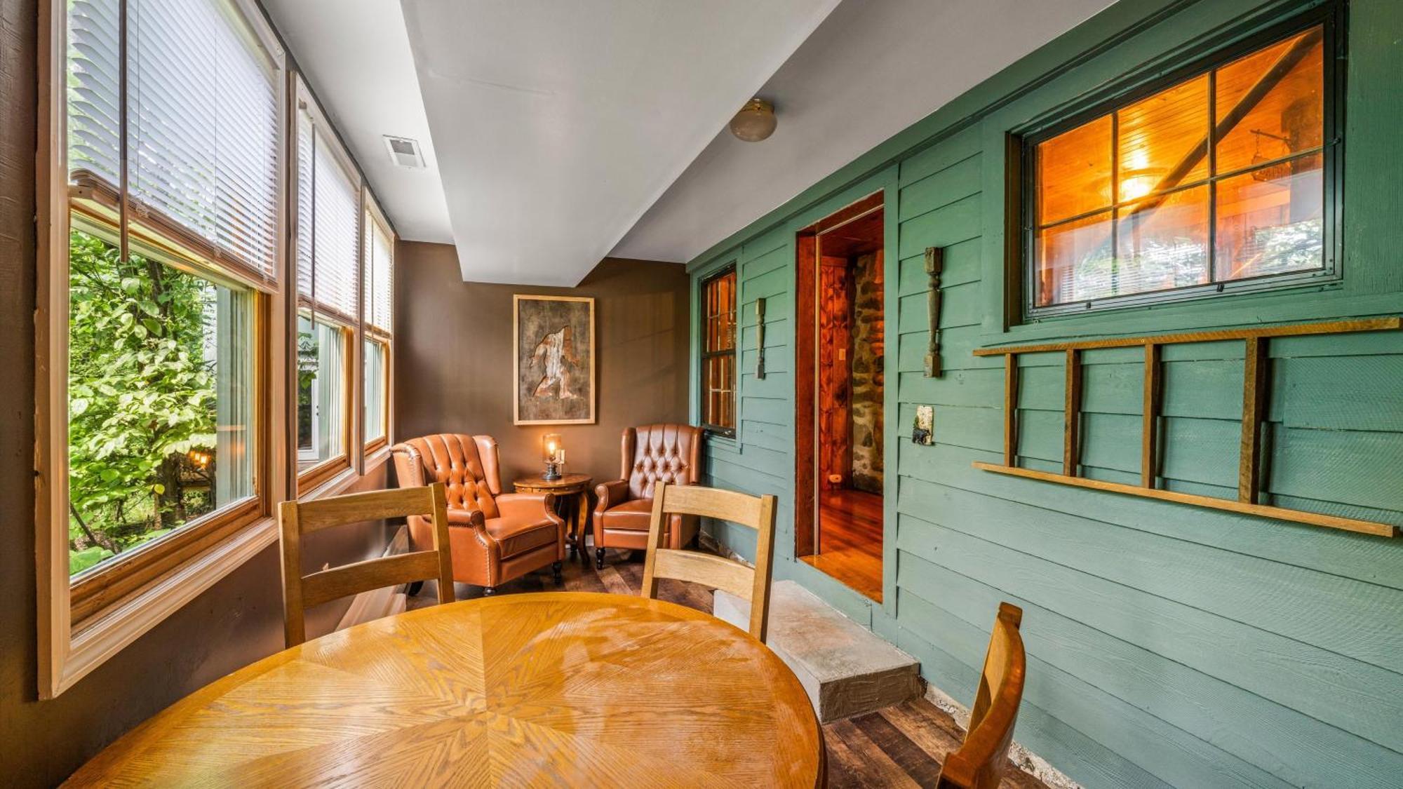 Whiskey Ridge Lodge, A Restored 1940S Gem, 2 Mins From Downtown, Breathtaking City Views, Custom Game Room, And Spacious Elegance Gatlinburg Zewnętrze zdjęcie
