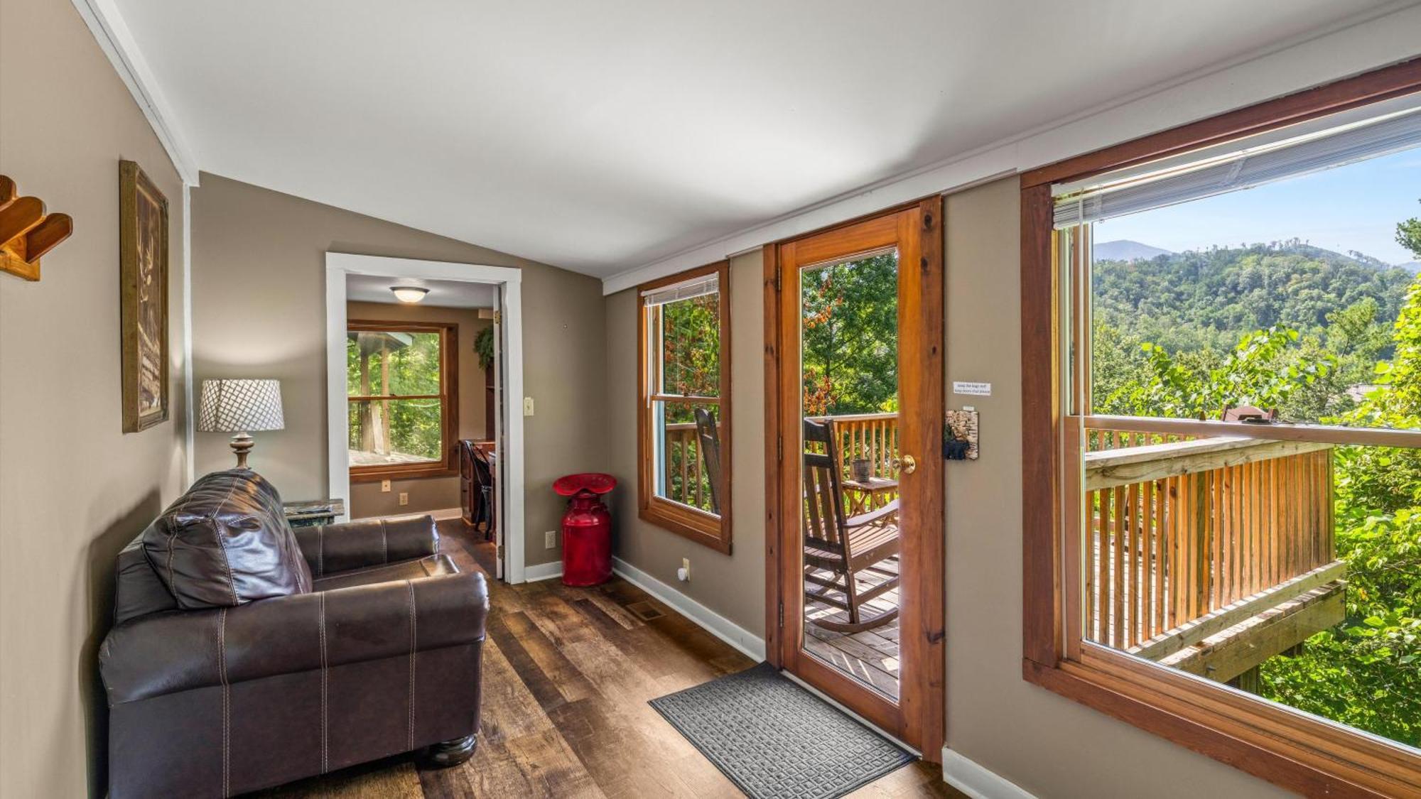 Whiskey Ridge Lodge, A Restored 1940S Gem, 2 Mins From Downtown, Breathtaking City Views, Custom Game Room, And Spacious Elegance Gatlinburg Zewnętrze zdjęcie