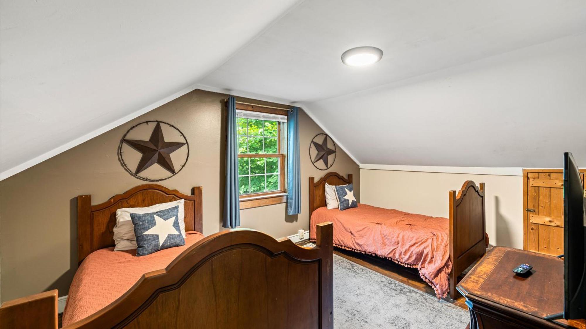 Whiskey Ridge Lodge, A Restored 1940S Gem, 2 Mins From Downtown, Breathtaking City Views, Custom Game Room, And Spacious Elegance Gatlinburg Zewnętrze zdjęcie