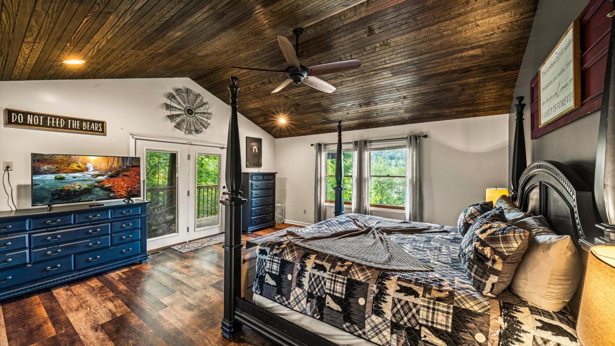 Whiskey Ridge Lodge, A Restored 1940S Gem, 2 Mins From Downtown, Breathtaking City Views, Custom Game Room, And Spacious Elegance Gatlinburg Zewnętrze zdjęcie