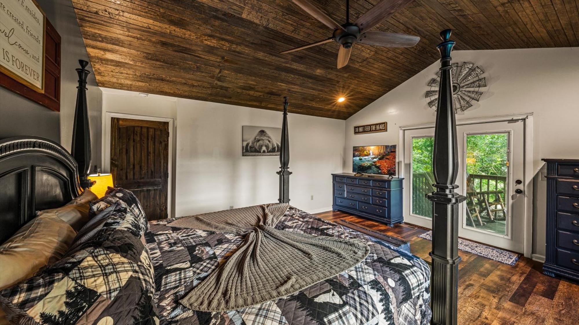 Whiskey Ridge Lodge, A Restored 1940S Gem, 2 Mins From Downtown, Breathtaking City Views, Custom Game Room, And Spacious Elegance Gatlinburg Zewnętrze zdjęcie