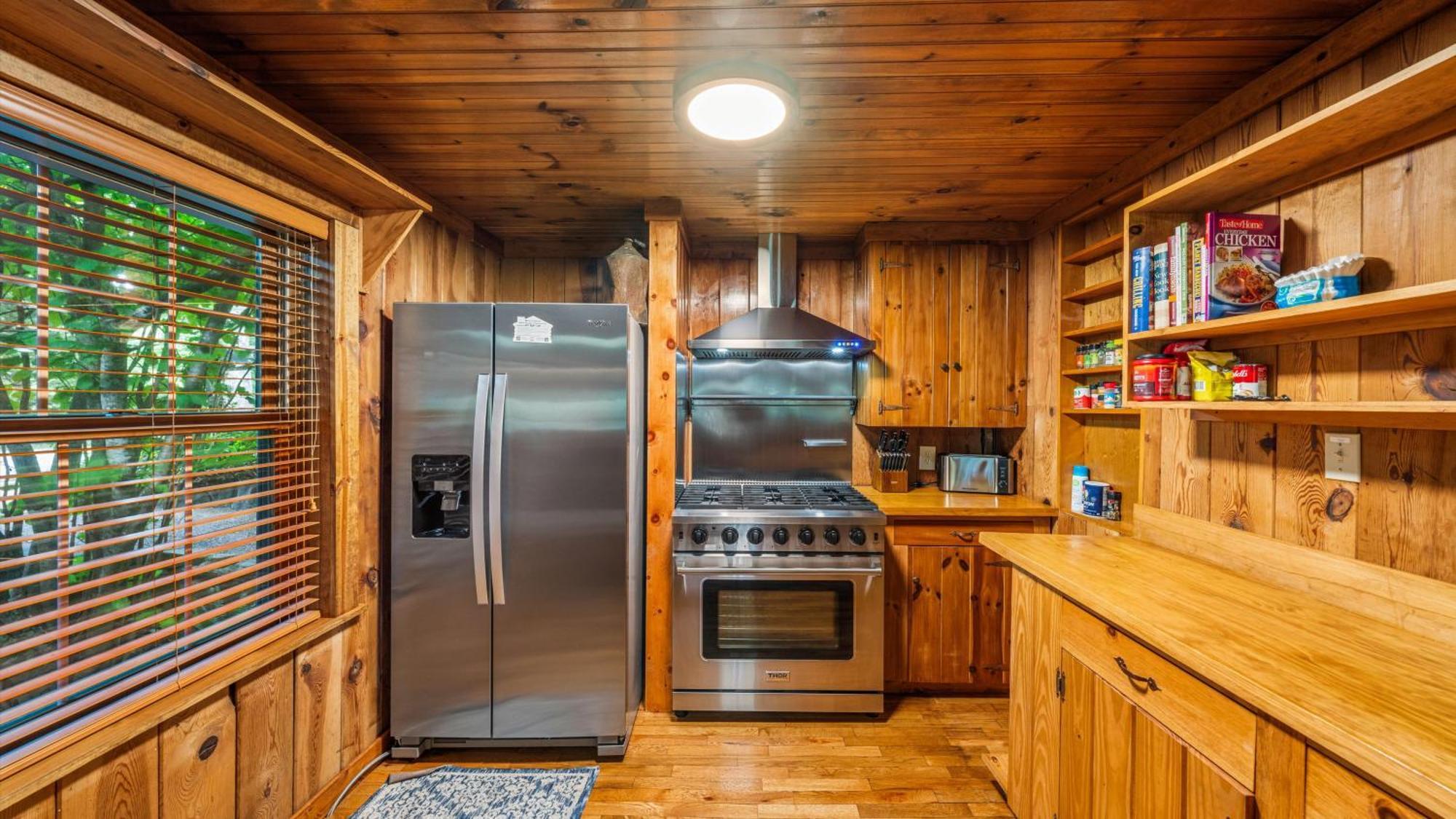Whiskey Ridge Lodge, A Restored 1940S Gem, 2 Mins From Downtown, Breathtaking City Views, Custom Game Room, And Spacious Elegance Gatlinburg Zewnętrze zdjęcie