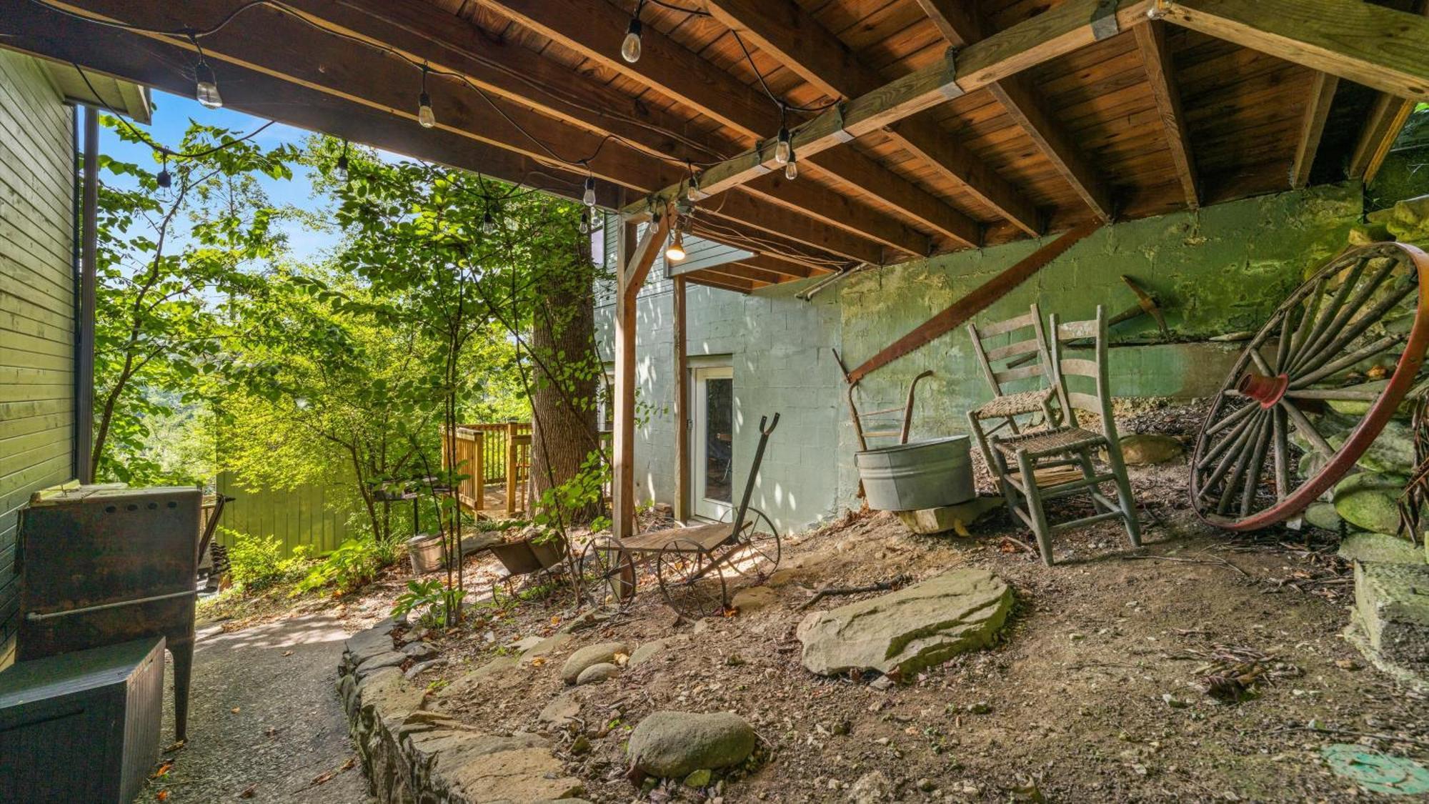 Whiskey Ridge Lodge, A Restored 1940S Gem, 2 Mins From Downtown, Breathtaking City Views, Custom Game Room, And Spacious Elegance Gatlinburg Zewnętrze zdjęcie