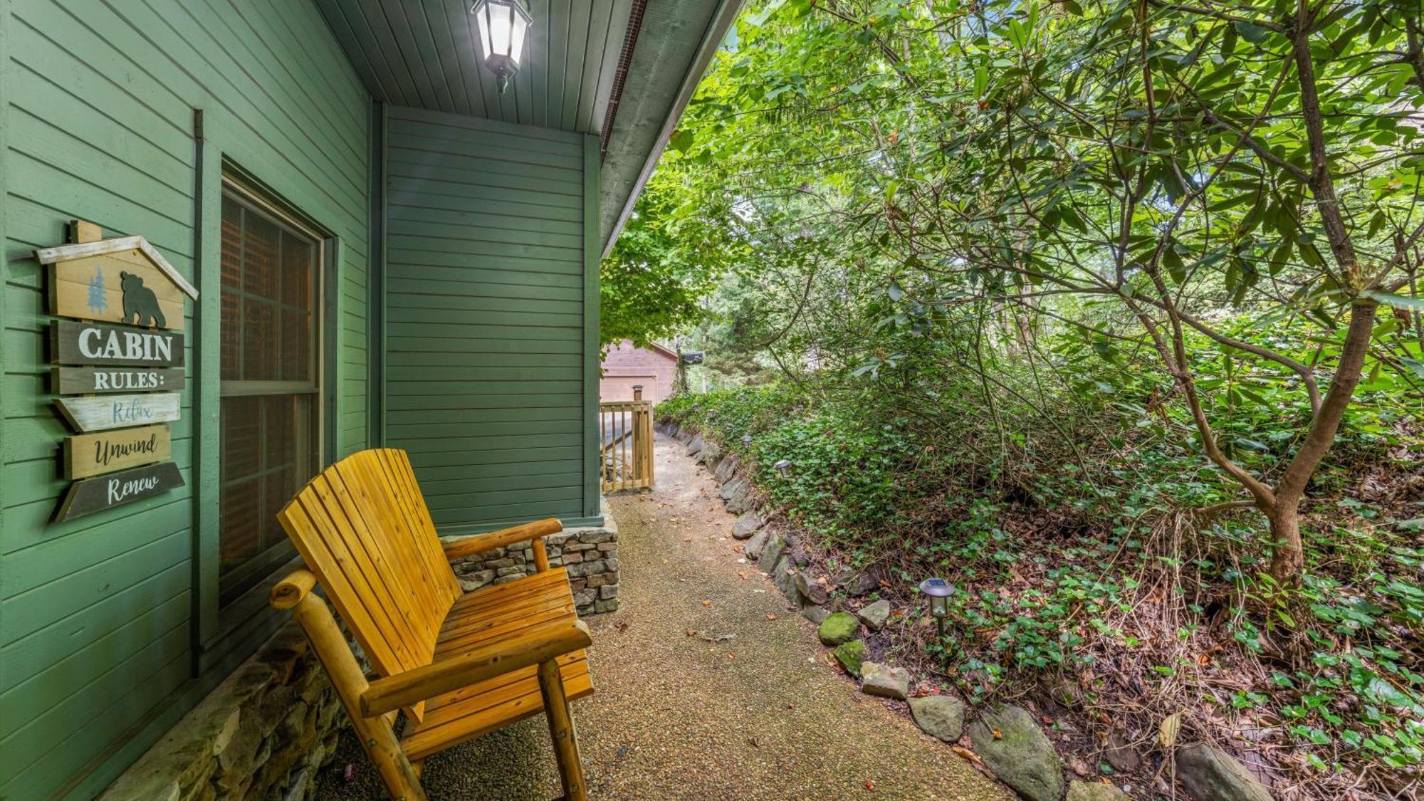 Whiskey Ridge Lodge, A Restored 1940S Gem, 2 Mins From Downtown, Breathtaking City Views, Custom Game Room, And Spacious Elegance Gatlinburg Zewnętrze zdjęcie