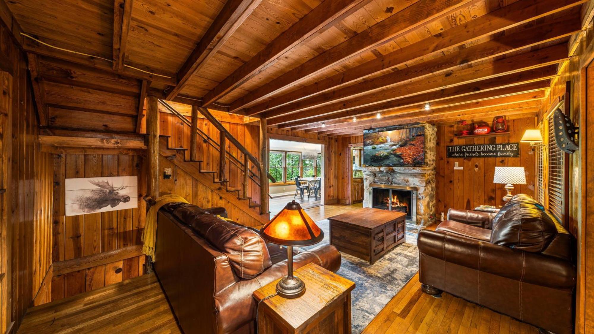Whiskey Ridge Lodge, A Restored 1940S Gem, 2 Mins From Downtown, Breathtaking City Views, Custom Game Room, And Spacious Elegance Gatlinburg Zewnętrze zdjęcie