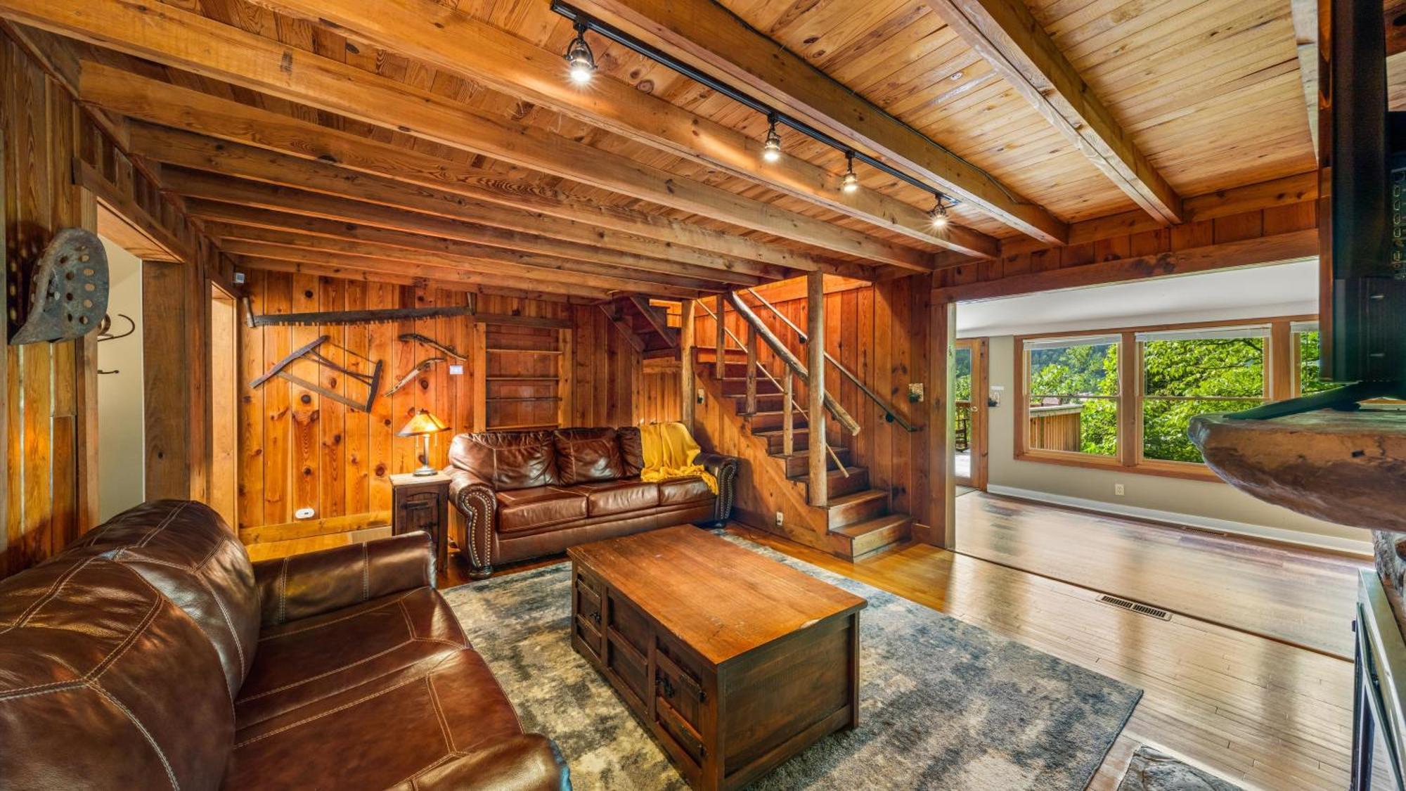 Whiskey Ridge Lodge, A Restored 1940S Gem, 2 Mins From Downtown, Breathtaking City Views, Custom Game Room, And Spacious Elegance Gatlinburg Zewnętrze zdjęcie