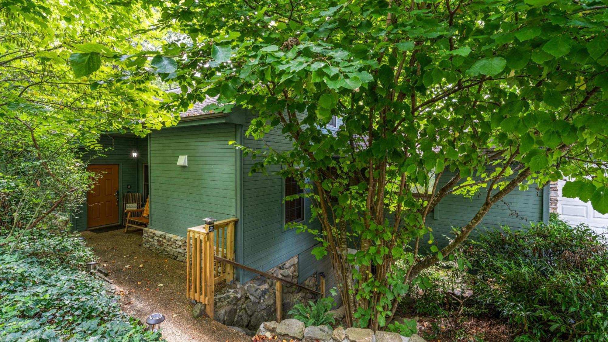 Whiskey Ridge Lodge, A Restored 1940S Gem, 2 Mins From Downtown, Breathtaking City Views, Custom Game Room, And Spacious Elegance Gatlinburg Zewnętrze zdjęcie