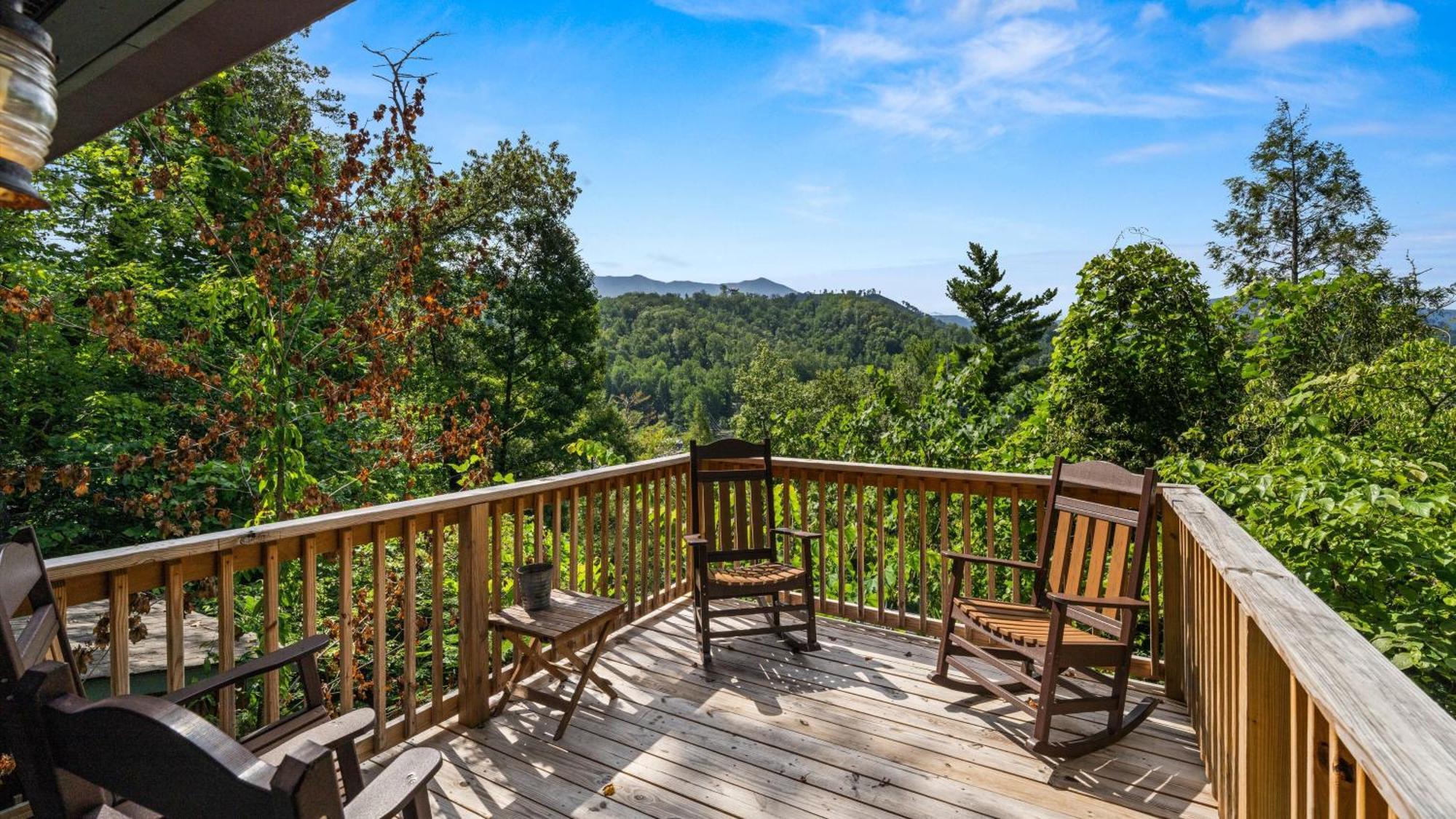 Whiskey Ridge Lodge, A Restored 1940S Gem, 2 Mins From Downtown, Breathtaking City Views, Custom Game Room, And Spacious Elegance Gatlinburg Zewnętrze zdjęcie