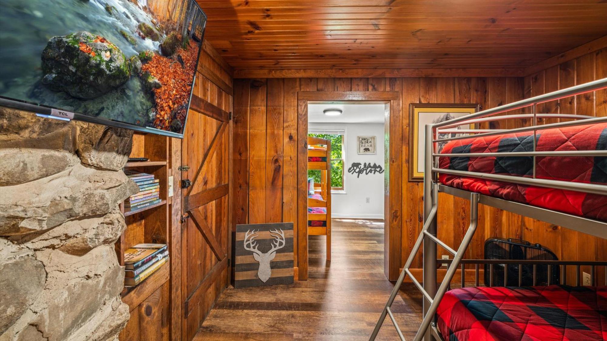 Whiskey Ridge Lodge, A Restored 1940S Gem, 2 Mins From Downtown, Breathtaking City Views, Custom Game Room, And Spacious Elegance Gatlinburg Zewnętrze zdjęcie