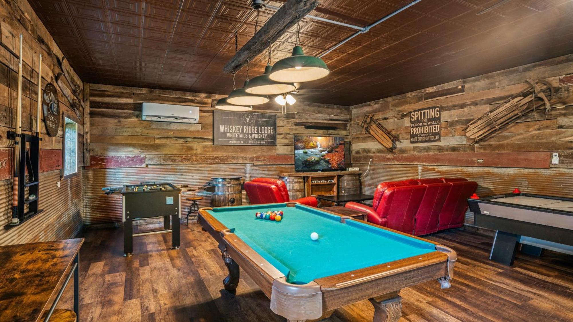 Whiskey Ridge Lodge, A Restored 1940S Gem, 2 Mins From Downtown, Breathtaking City Views, Custom Game Room, And Spacious Elegance Gatlinburg Zewnętrze zdjęcie