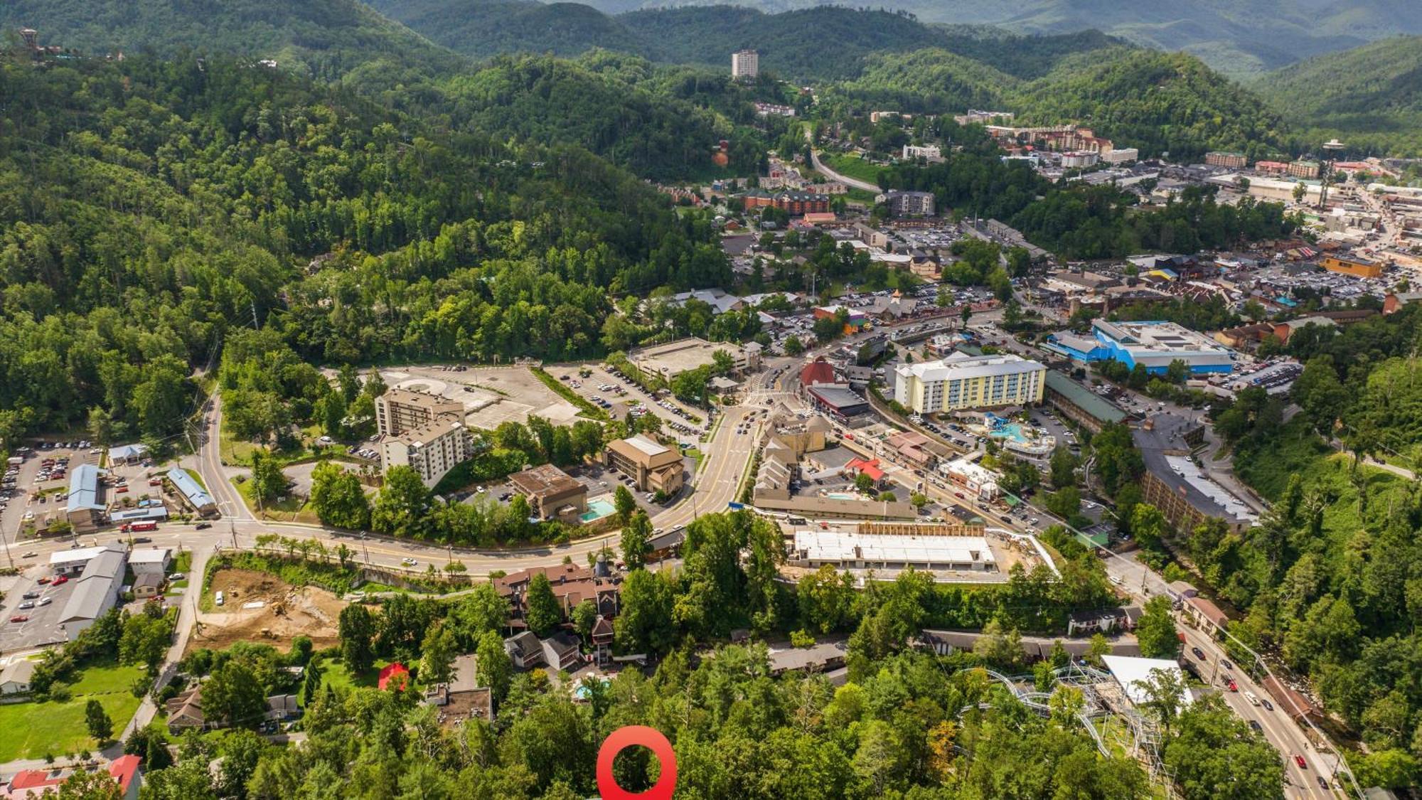 Whiskey Ridge Lodge, A Restored 1940S Gem, 2 Mins From Downtown, Breathtaking City Views, Custom Game Room, And Spacious Elegance Gatlinburg Zewnętrze zdjęcie