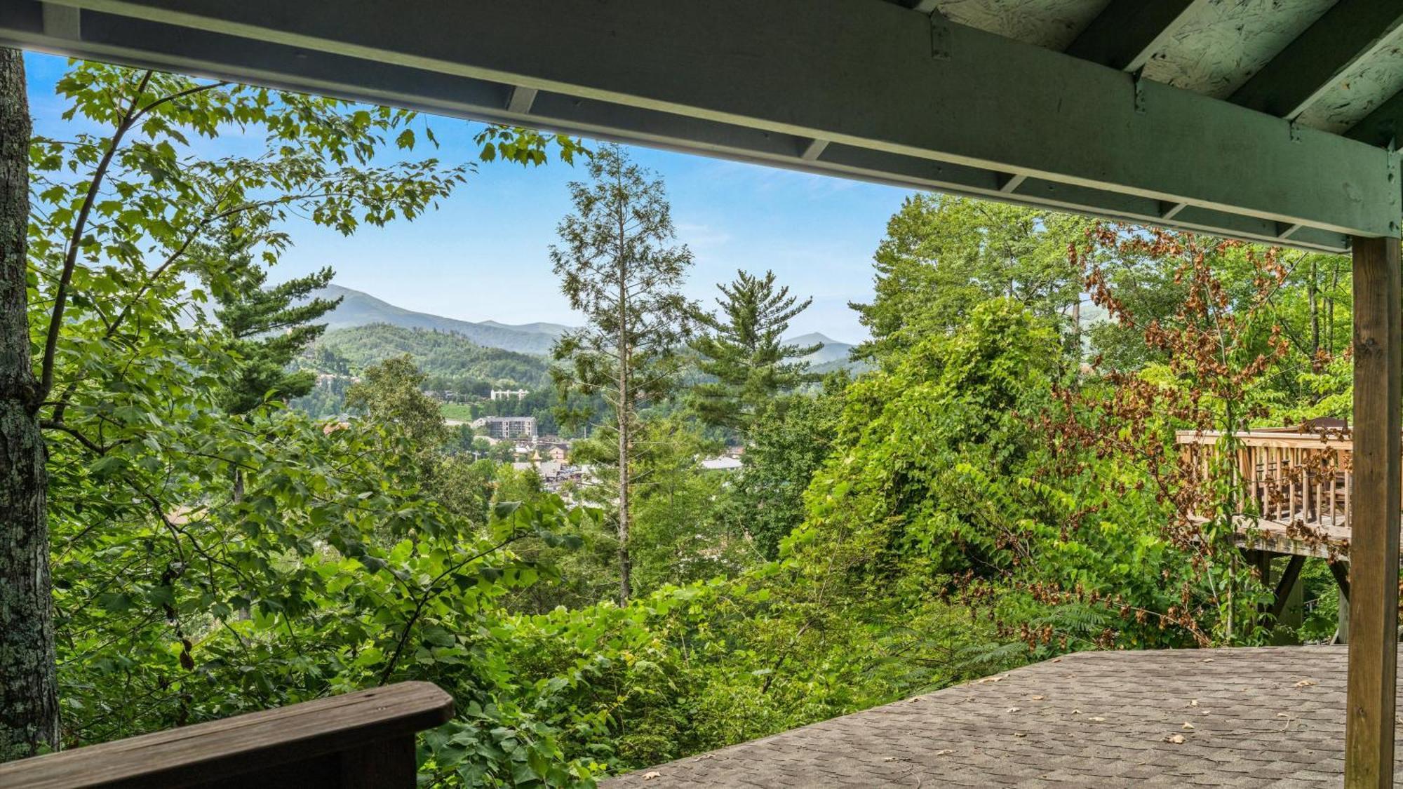 Whiskey Ridge Lodge, A Restored 1940S Gem, 2 Mins From Downtown, Breathtaking City Views, Custom Game Room, And Spacious Elegance Gatlinburg Zewnętrze zdjęcie