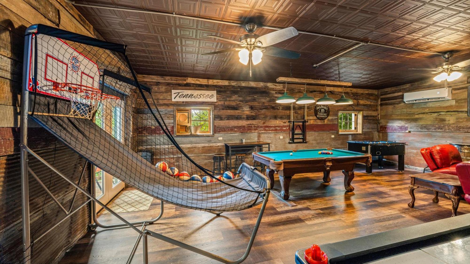 Whiskey Ridge Lodge, A Restored 1940S Gem, 2 Mins From Downtown, Breathtaking City Views, Custom Game Room, And Spacious Elegance Gatlinburg Zewnętrze zdjęcie