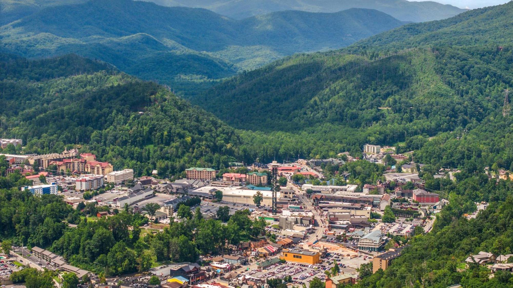 Whiskey Ridge Lodge, A Restored 1940S Gem, 2 Mins From Downtown, Breathtaking City Views, Custom Game Room, And Spacious Elegance Gatlinburg Zewnętrze zdjęcie