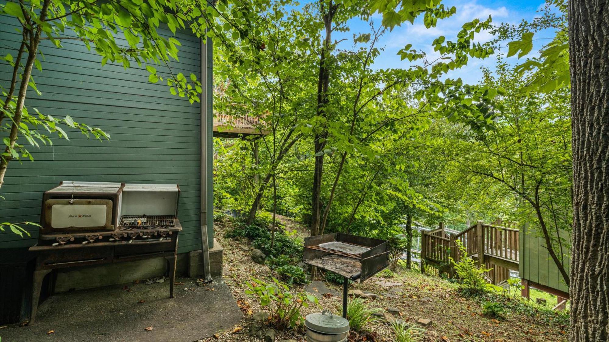 Whiskey Ridge Lodge, A Restored 1940S Gem, 2 Mins From Downtown, Breathtaking City Views, Custom Game Room, And Spacious Elegance Gatlinburg Zewnętrze zdjęcie