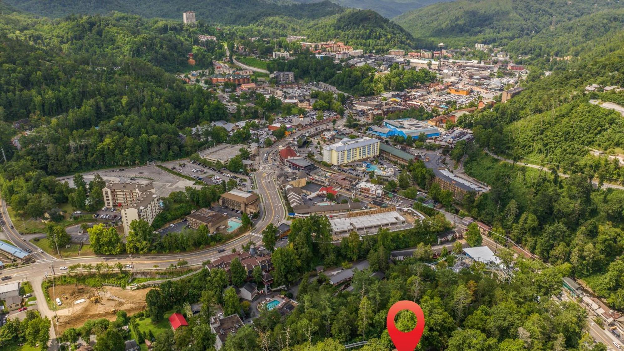 Whiskey Ridge Lodge, A Restored 1940S Gem, 2 Mins From Downtown, Breathtaking City Views, Custom Game Room, And Spacious Elegance Gatlinburg Zewnętrze zdjęcie