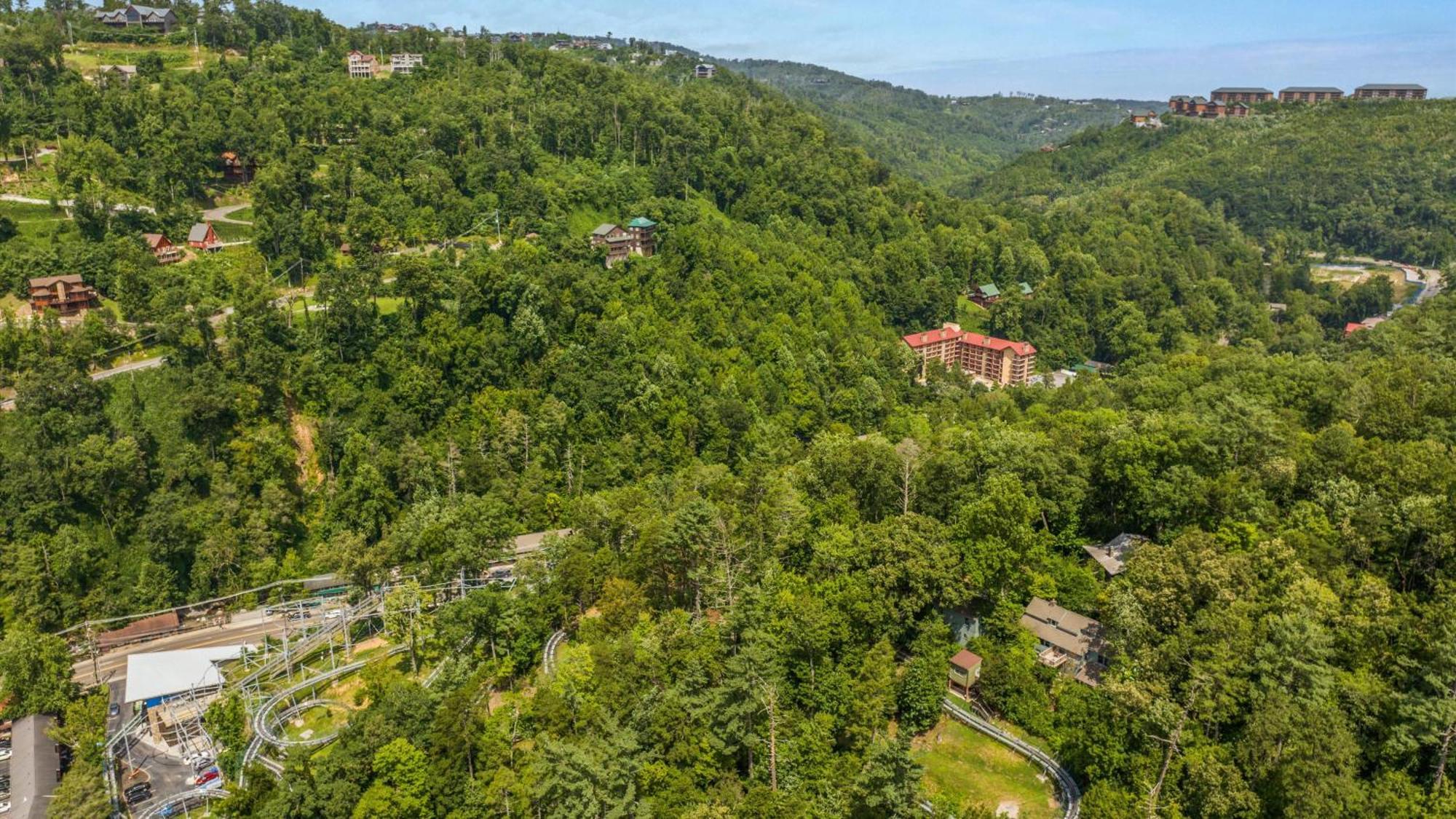 Whiskey Ridge Lodge, A Restored 1940S Gem, 2 Mins From Downtown, Breathtaking City Views, Custom Game Room, And Spacious Elegance Gatlinburg Zewnętrze zdjęcie
