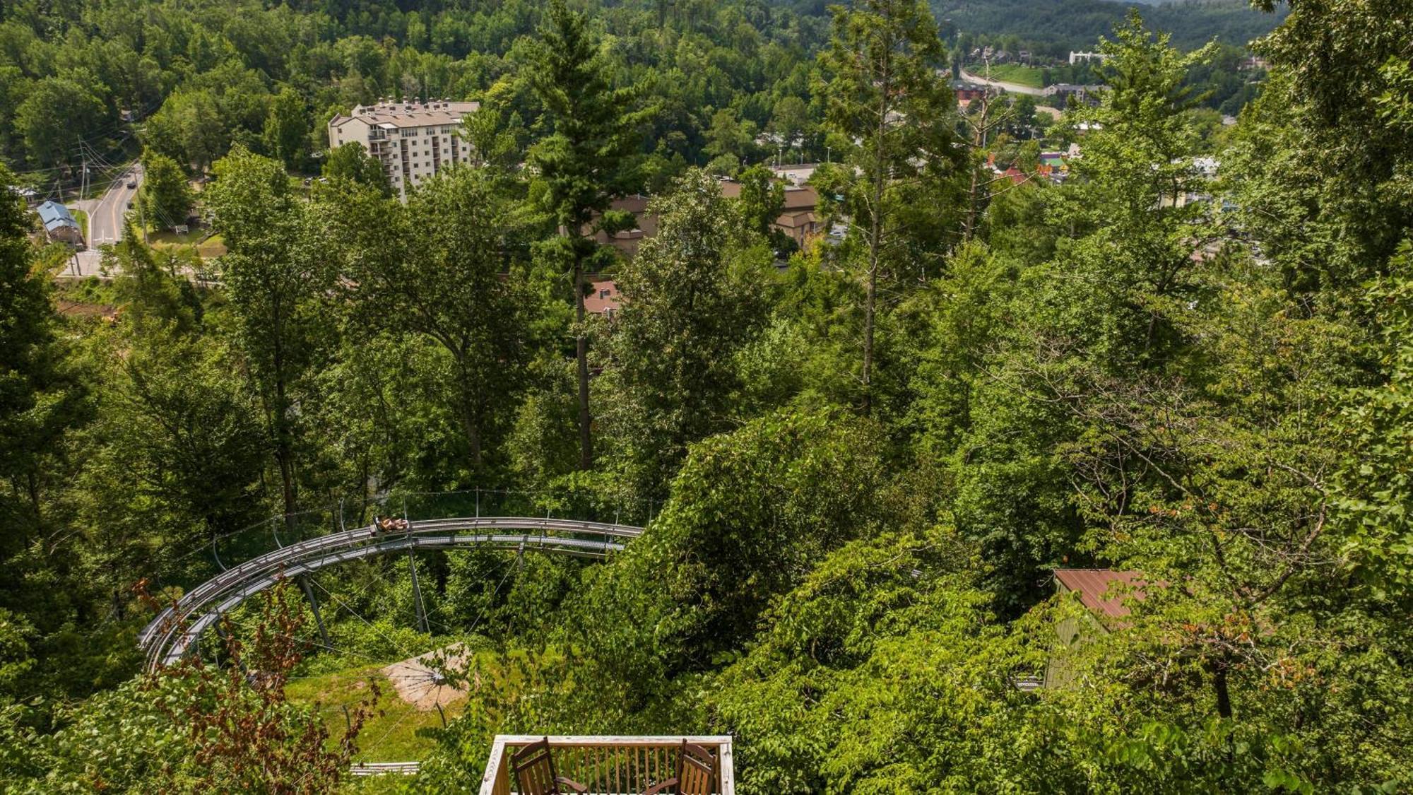 Whiskey Ridge Lodge, A Restored 1940S Gem, 2 Mins From Downtown, Breathtaking City Views, Custom Game Room, And Spacious Elegance Gatlinburg Zewnętrze zdjęcie
