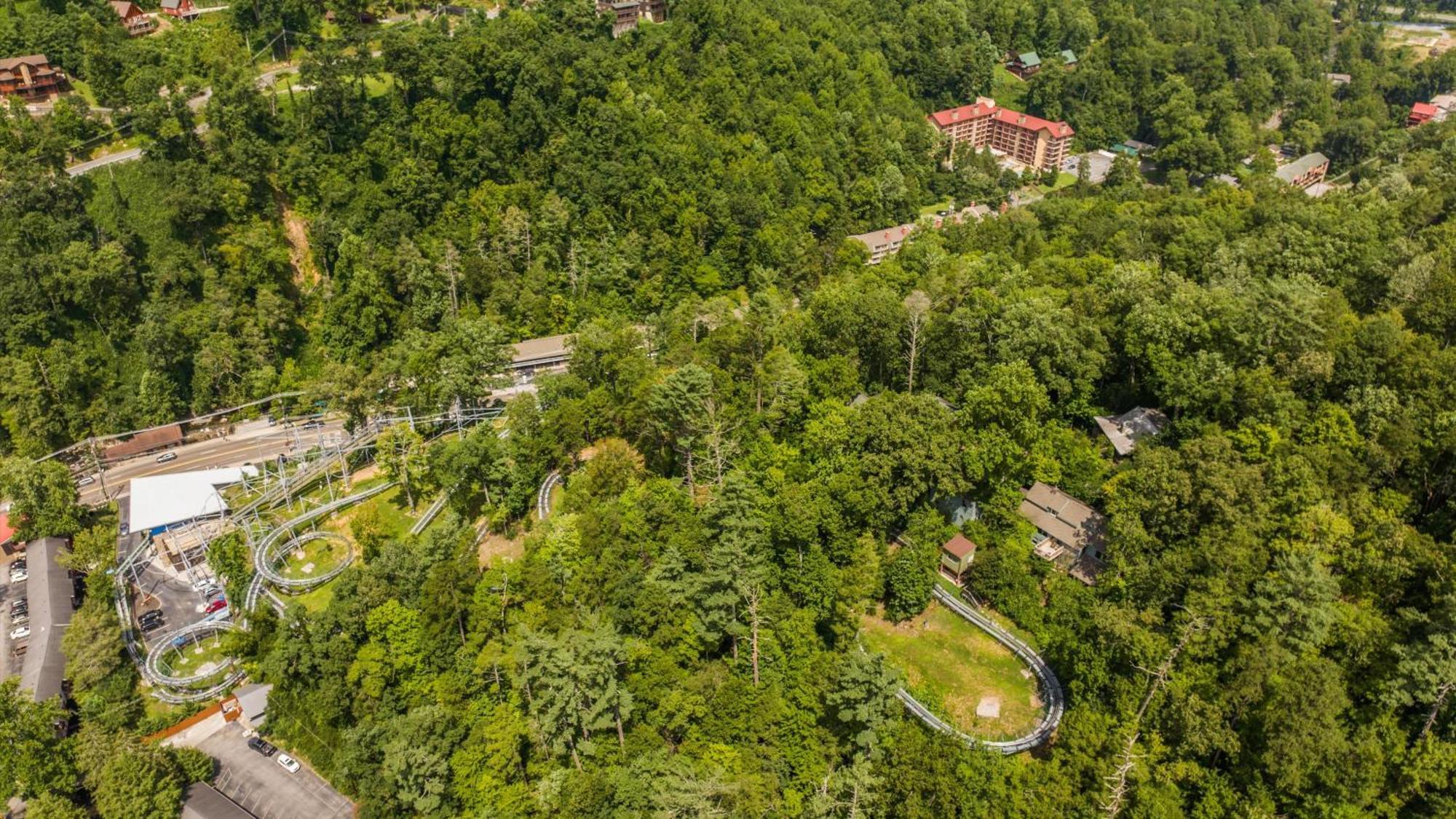 Whiskey Ridge Lodge, A Restored 1940S Gem, 2 Mins From Downtown, Breathtaking City Views, Custom Game Room, And Spacious Elegance Gatlinburg Zewnętrze zdjęcie