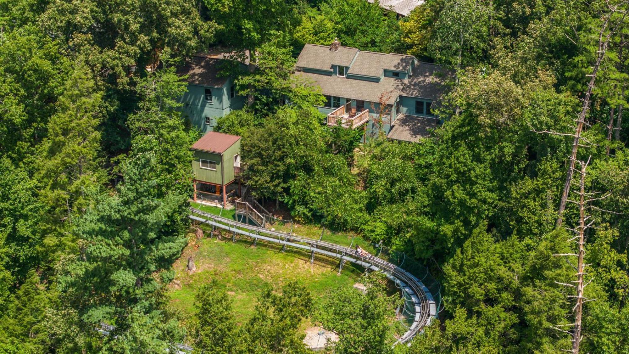 Whiskey Ridge Lodge, A Restored 1940S Gem, 2 Mins From Downtown, Breathtaking City Views, Custom Game Room, And Spacious Elegance Gatlinburg Zewnętrze zdjęcie