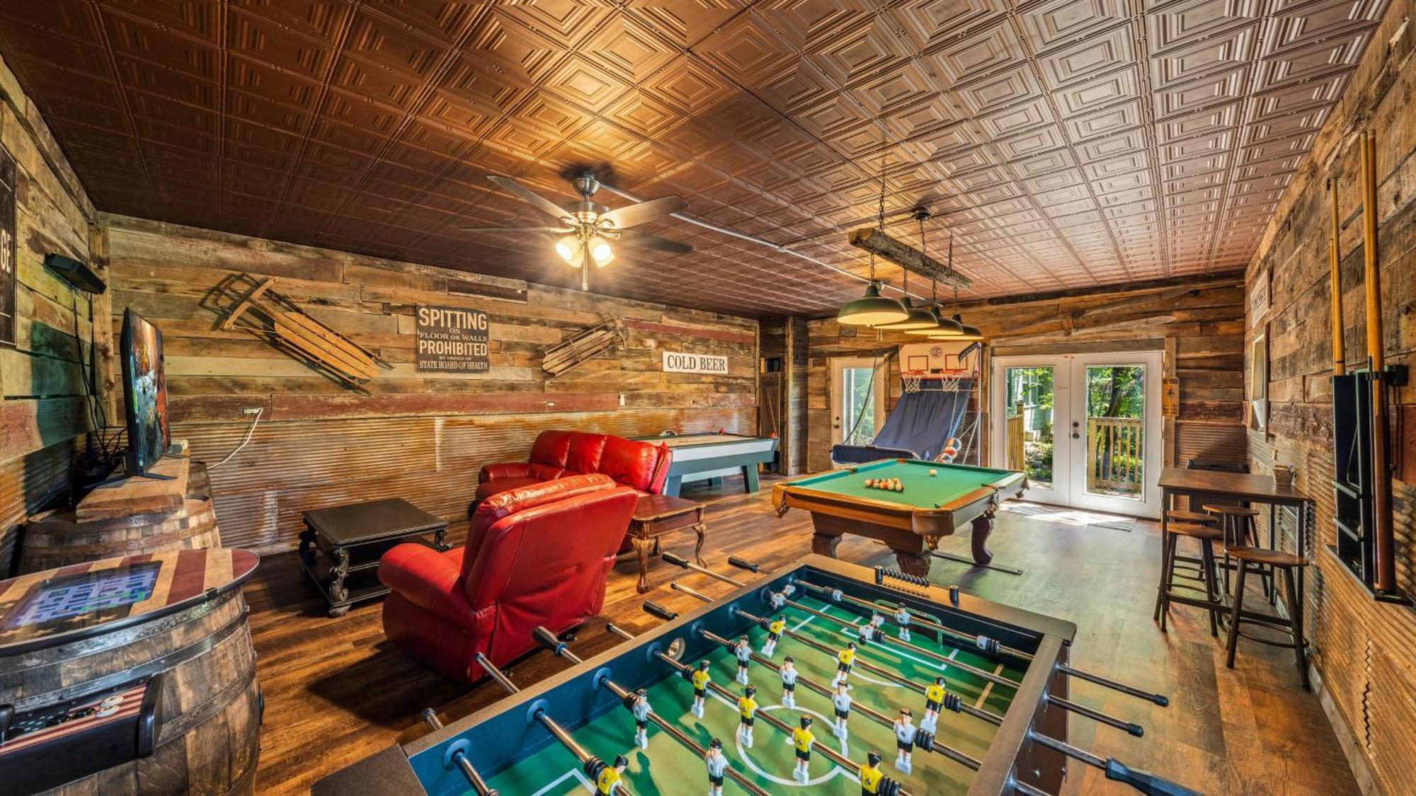 Whiskey Ridge Lodge, A Restored 1940S Gem, 2 Mins From Downtown, Breathtaking City Views, Custom Game Room, And Spacious Elegance Gatlinburg Zewnętrze zdjęcie
